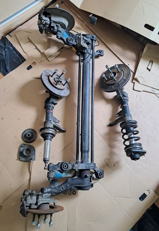 Puente trasero, manguetas y suspensión de saxo f2