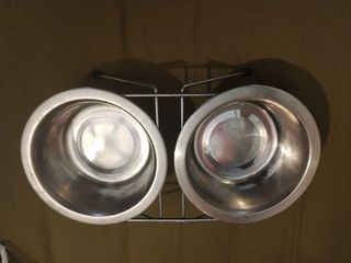 Cama, bebedero y comedero perro