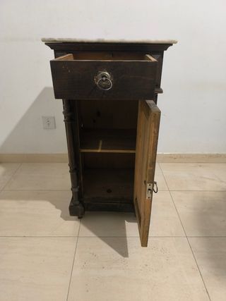 Mesita antigua