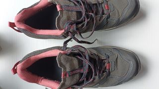 Zapatillas Quechua montaña mujer grises