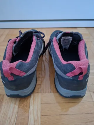 Zapatillas Quechua montaña mujer grises