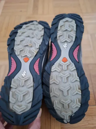 Zapatillas Quechua montaña mujer grises