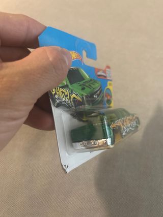 HW CHEVY SILVERADO ART CON FALLO FÁBRICA