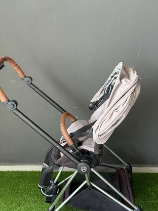 Cochecito Cybex Mios gris + patinete (regalo)