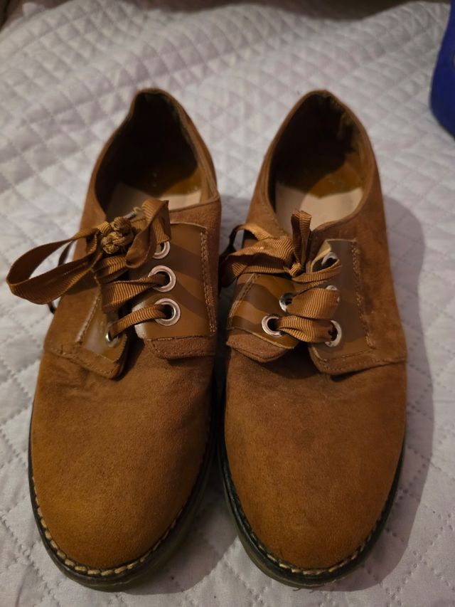 Zapato colegial Stradivarius Marrón num36