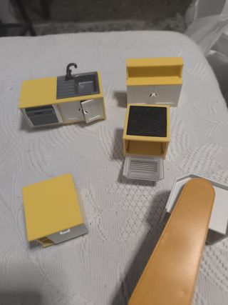 Cocina Playmobil: Muebles amarillos