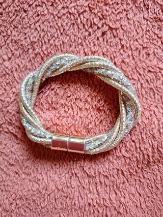 Pulsera y pendientes. Los vendo juntos.