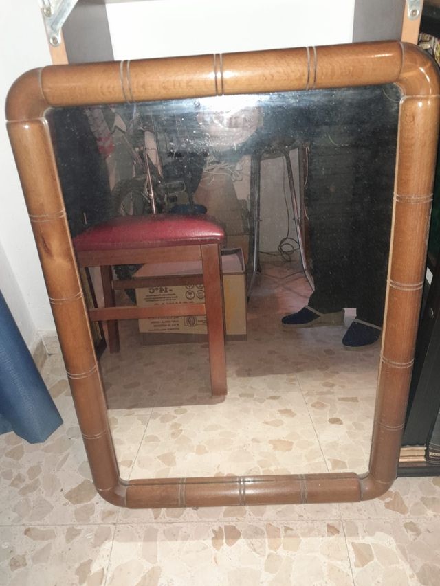 Cuadro, marcos y espejo.