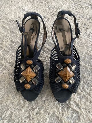 sandalia con pedreria