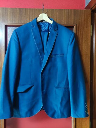 Traje azul como nuevo 
