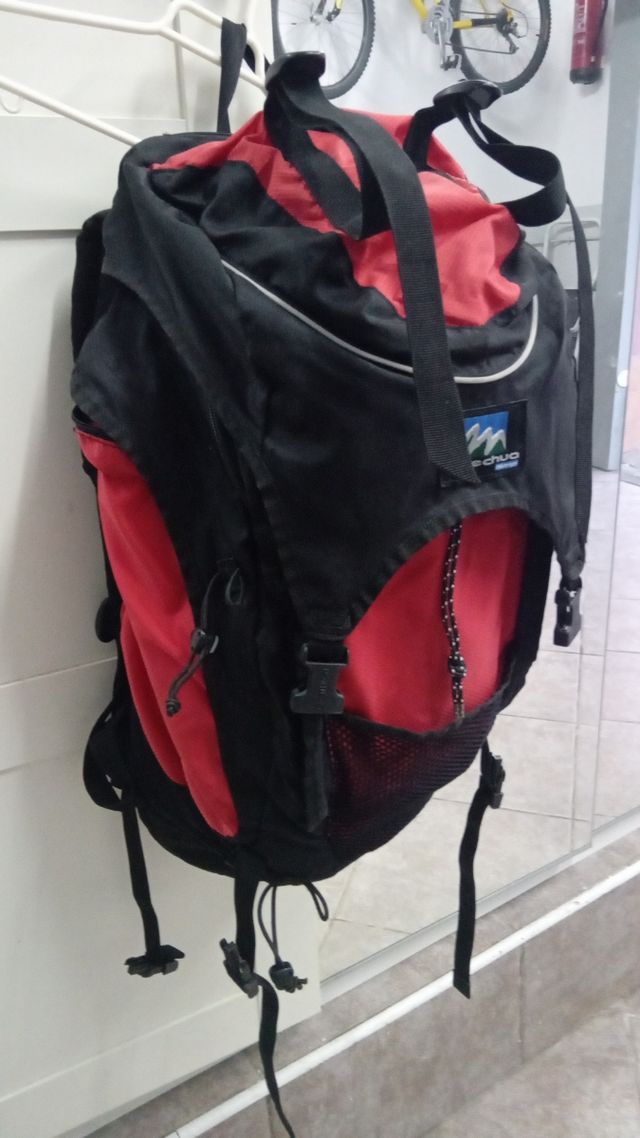 Mochila Quechua 50L - Roja y Negra