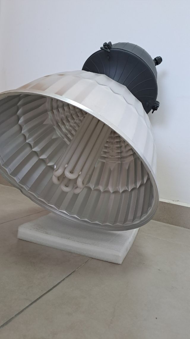 Foco industrial potente
2 unidades