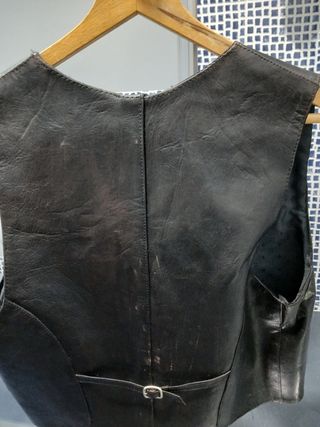 Chaleco cuero negro caballero.