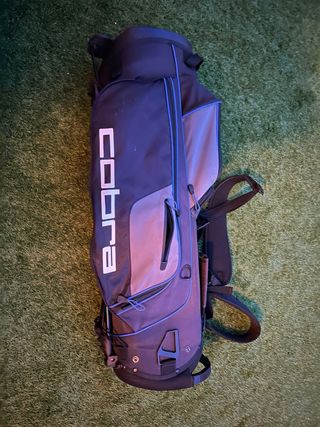Bolsa de golf cobra ligera. Con 7 huecos.