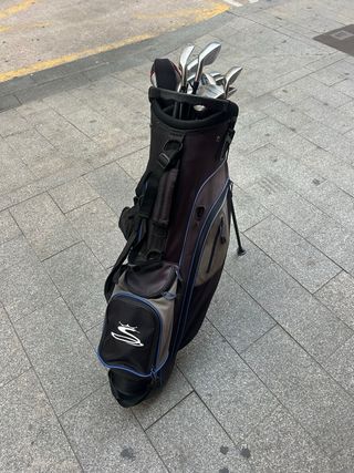 Bolsa de golf cobra ligera. Con 7 huecos.