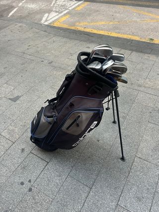 Bolsa de golf cobra ligera. Con 7 huecos.