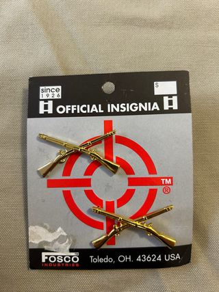 Insignia militar dorada WWII 