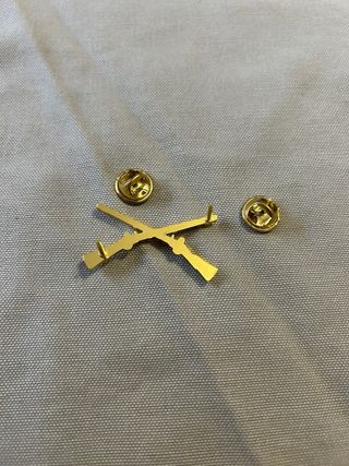 Insignia militar dorada WWII 