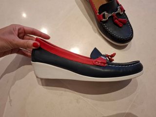 Zapatos náuticos piel azul-rojo. 