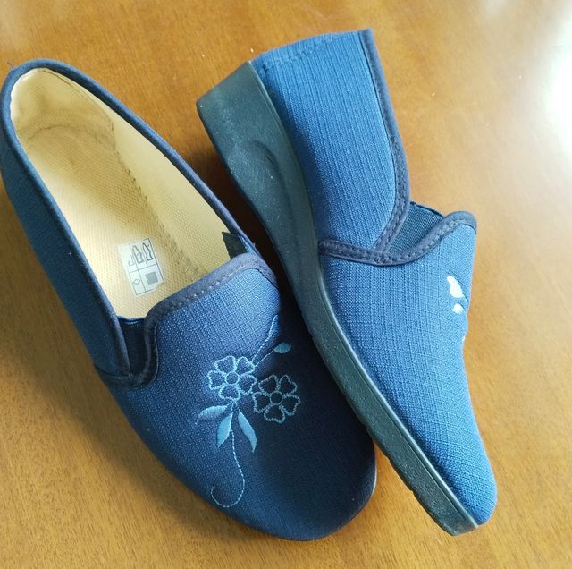 Zapatillas tela azul con suela de goma