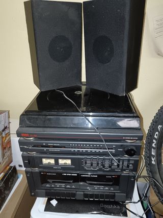 Equipo música vintage con tocadiscos