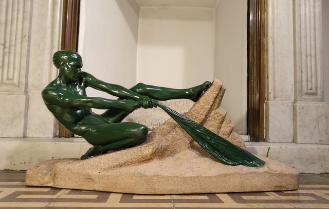 Max Le Verrier. Escultura Art Deco Pescador