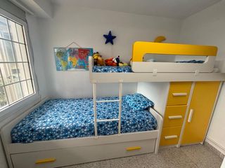 Literas infantiles blancas y amarillas