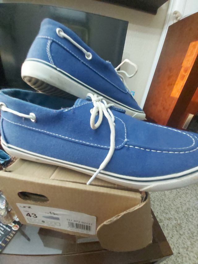 Zapatillas usadas una sola vez