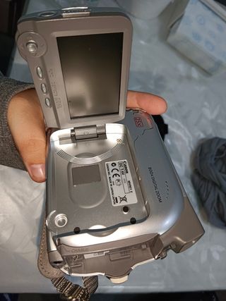 Canon MV910E - Cámara de video plateada