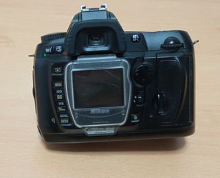 Cámara NIKON D70 modificada para Infrarrojos 720NM