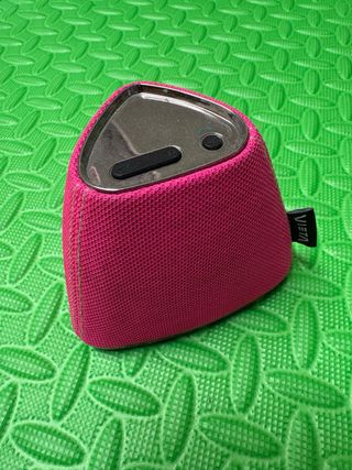 Altavoz Bluetooth Vieta color rosa.
Buen sonido. 