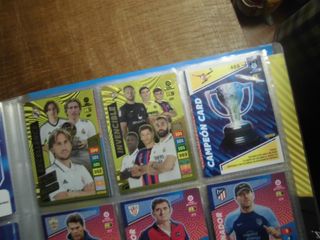 ÁLBUM ARCHIVADOR ADRENALYN 2022-23 + 598 CARTAS