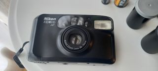 Nikon Zoom 200 AF Cámara