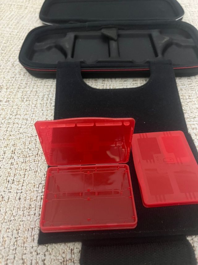 Estuche Nintendo Switch + 2 cajas rojas