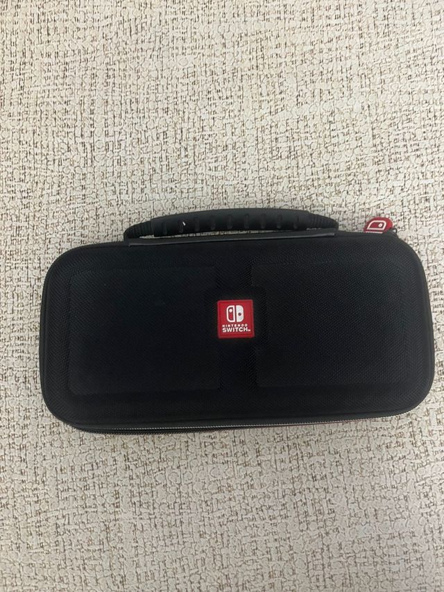 Estuche Nintendo Switch + 2 cajas rojas