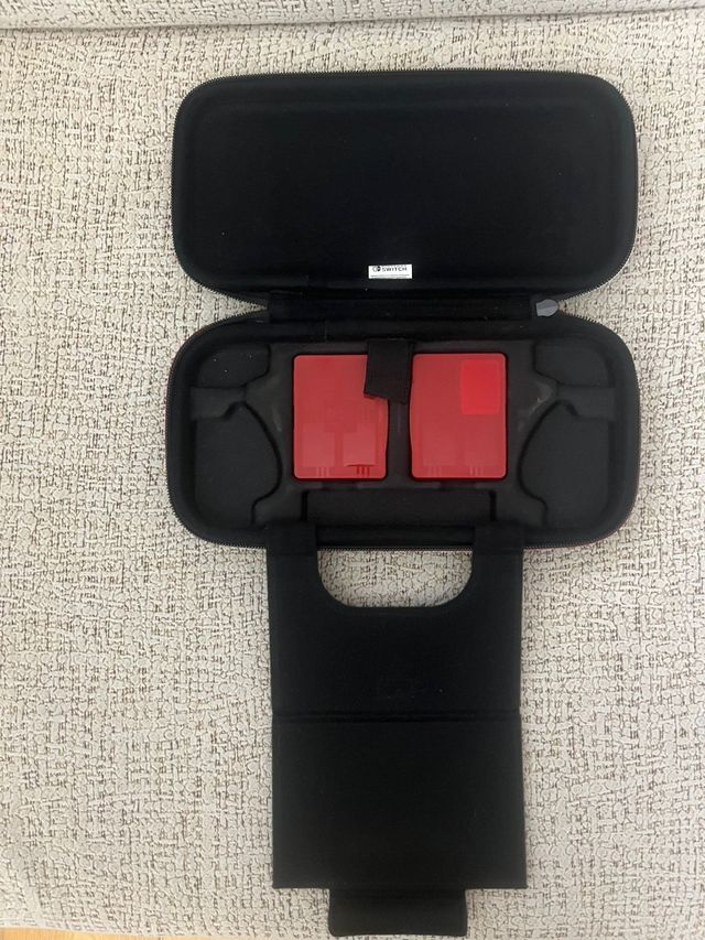 Estuche Nintendo Switch + 2 cajas rojas