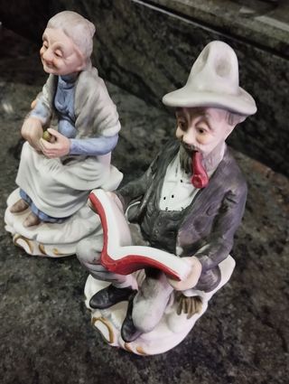 Pareja figuras porcelana ancianos