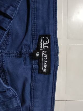 Pantalón chino chico