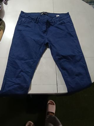 Pantalón chino chico