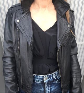 Cazadora cuero negra