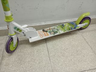 Patinete Niños Toy Story 5-10 Años y Casco Blaze