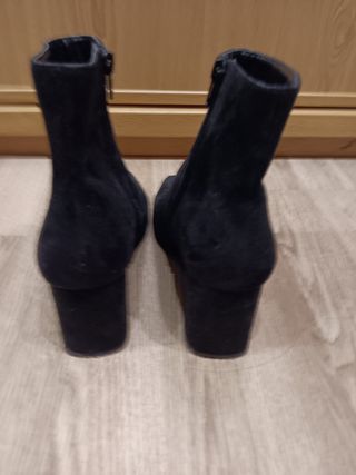 Botines ante negros