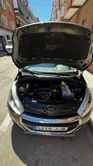 Peugeot 208 2015