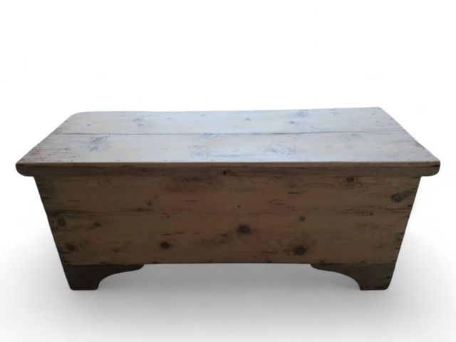 Cassapanca in legno naturale. Restaurata