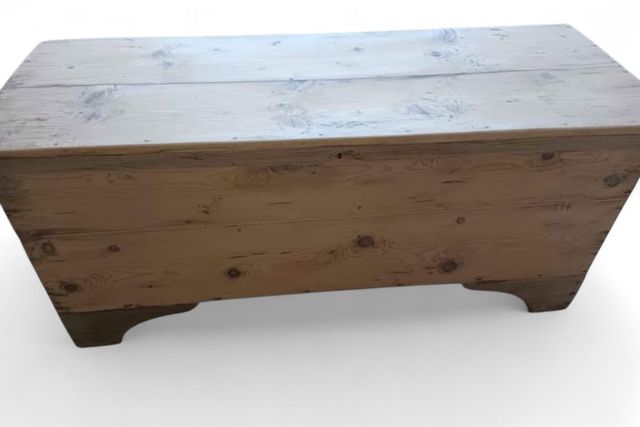 Cassapanca in legno naturale. Restaurata