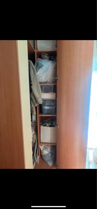 Mobile ad angolo in legno marrone