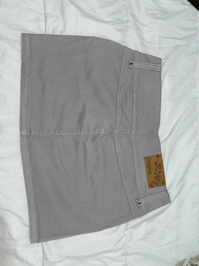 Minifalda gris estilo Y2K de tiro bajo de Shana