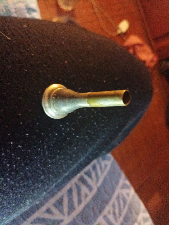 Boquilla de trompeta, antigua de latón