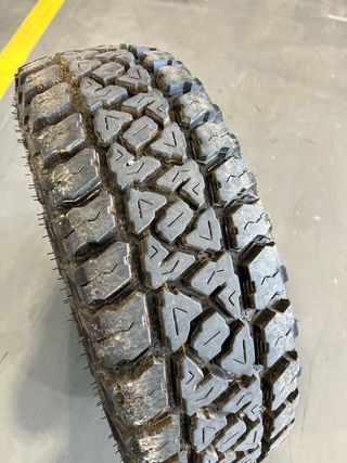 Neumático Kumho Road Venture 235/75/16 MT