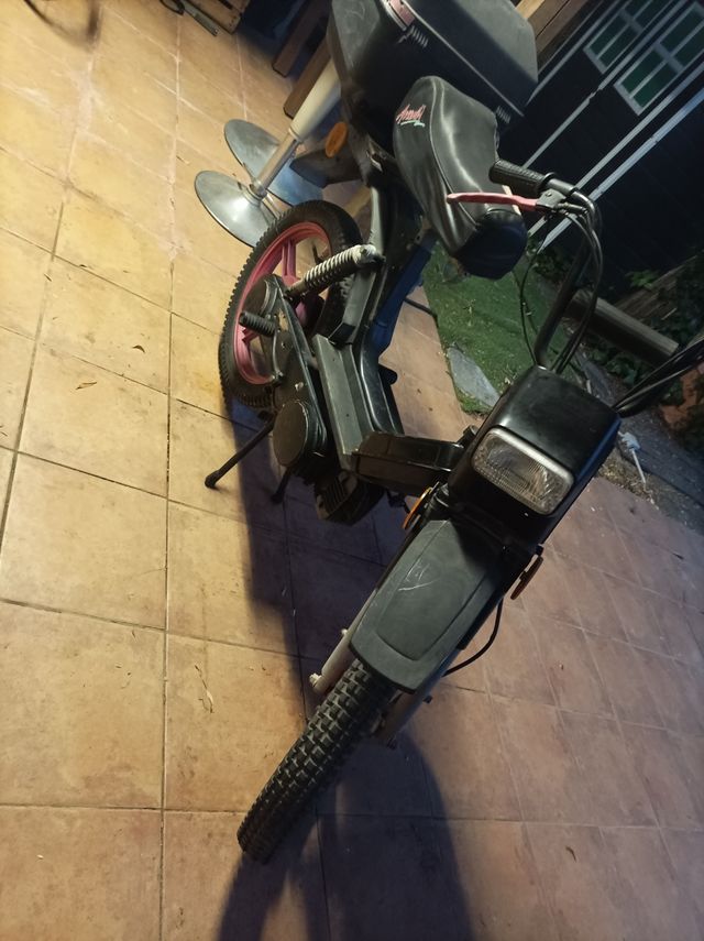 Piaggio Bravo avanti 50cc negro-rosa